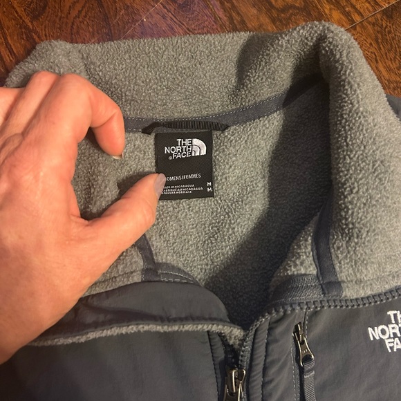 The North Face Charcoal Fleece Jacket woman's size medium zip up - Picture 2 of 2